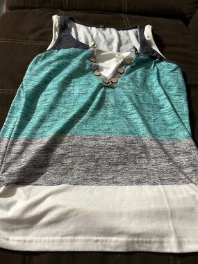 Sleeveless Colorblock Button-Accent Tank Top in Teal and Gray